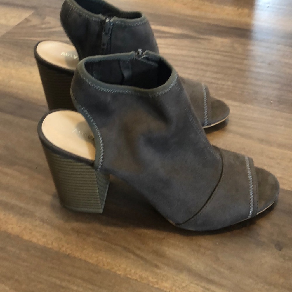 Apt.9 Block Heel Suede Sandal- NEW